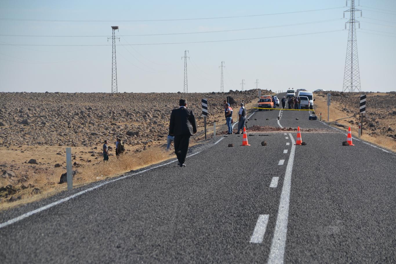 Diyarbakır-Viranşehir yolunda patlama Diyarbakır-Viranşehir yolunda patlama